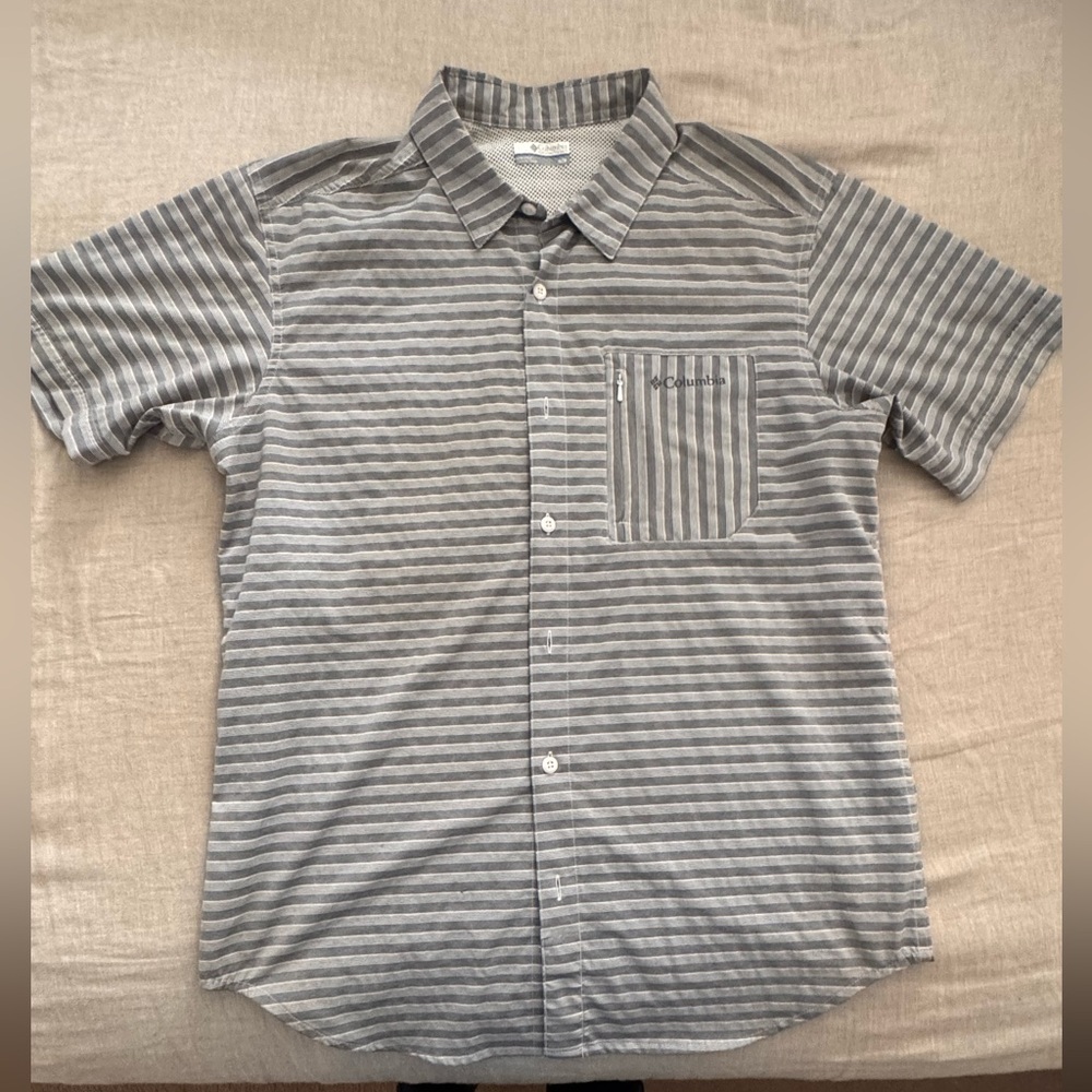 Men’s Columbia PFG Button-Up Shirt. Medium.